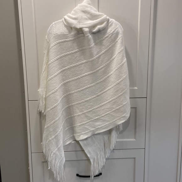 GUESS Ophelia Knit Poncho (Brand NEW Tags Attached) O/S - Picture 4 of 7